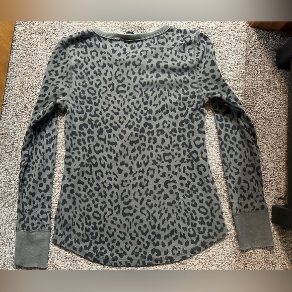 Lucky Brand Thermal Knit Long Sleeve Leopard Print Top Shirt Green Women… - Picture 4 of 7